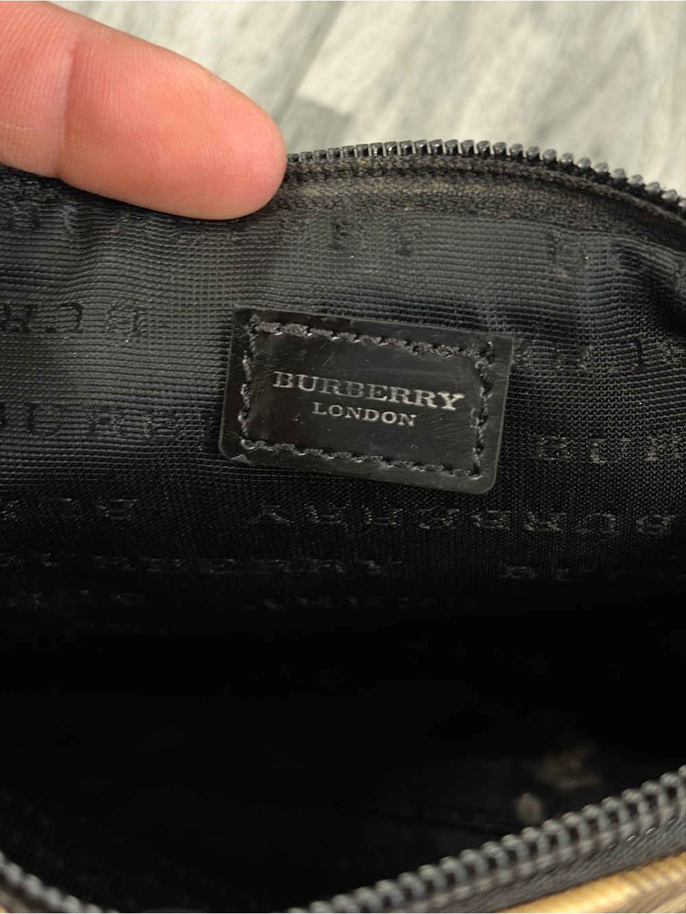 Burberry Classic Nova Check Mini Bag in Beige with Black Strap Made in Italy - Picture 11 of 12